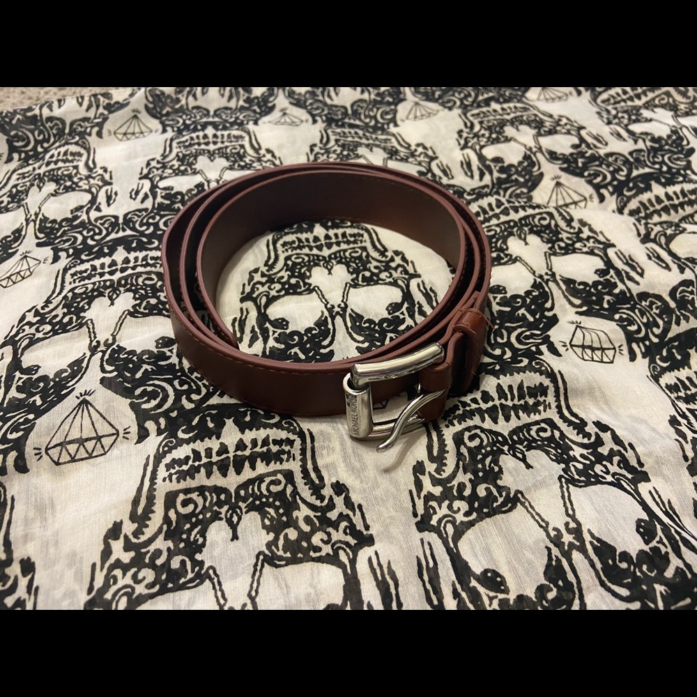Micheal Kors Brown Leather Belt With Silver Buckle,bMicheal Kors Size 2 Belt